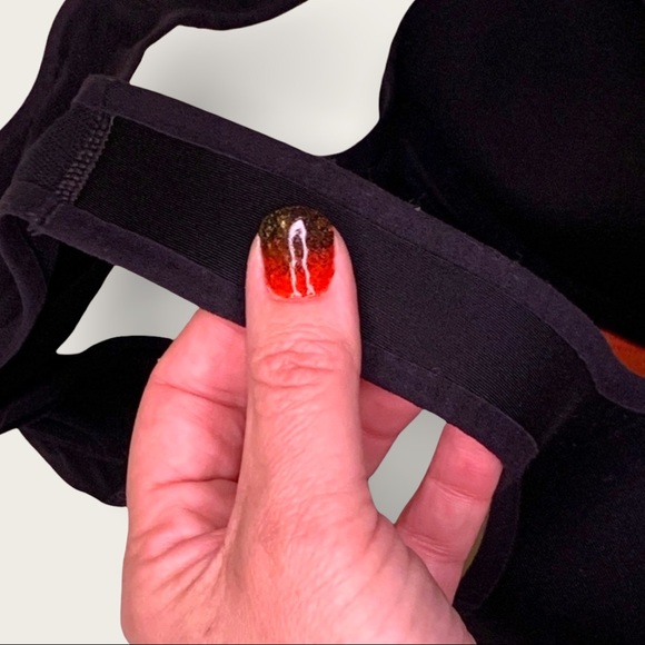 Under Armour (38D) Sports Bra Zip front closure lightly padded cups & straps - Picture 7 of 8